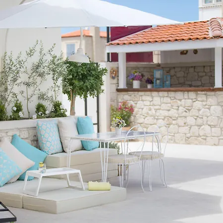 Ξενοδοχείο The Local House