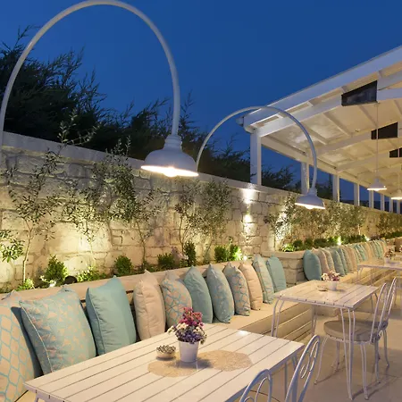 Otel The Local House 5*
