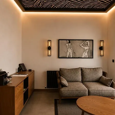 The Local House 5*