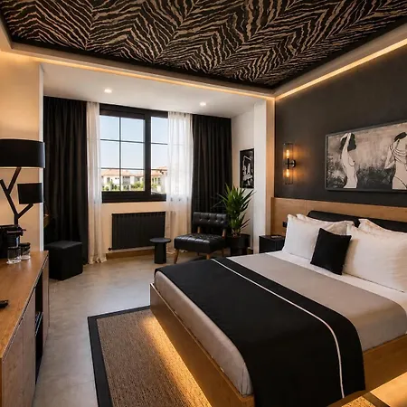 Otel The Local House 5*