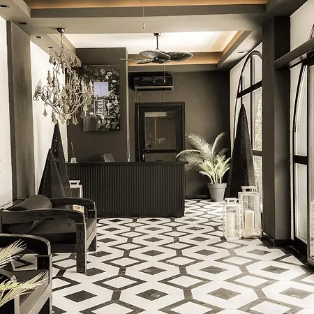 Hotel The Local House