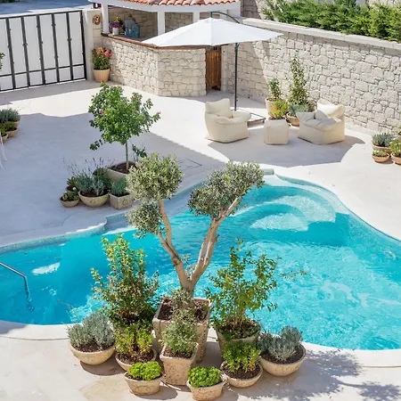 The Local House 5*