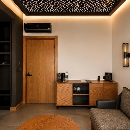 The Local House فندق