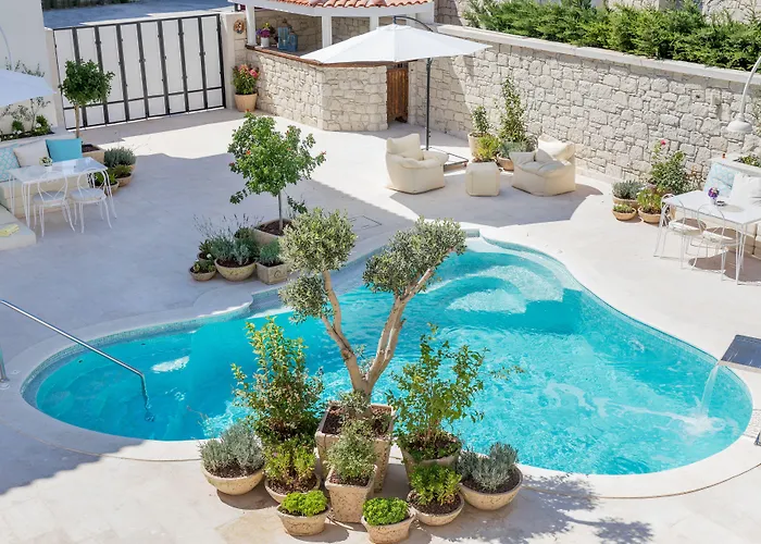 The Local House 5*